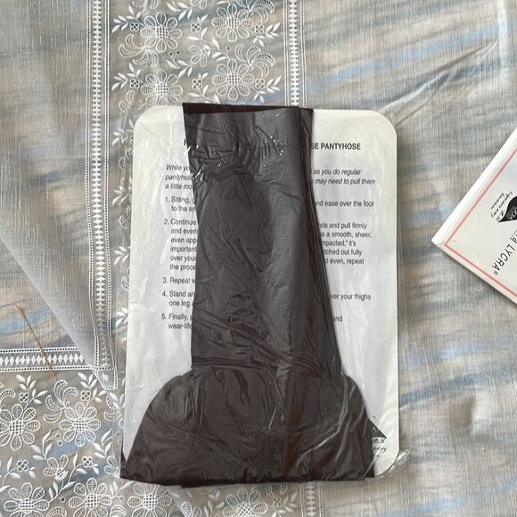 🌼 Vintage Nice Touch Promise Full Figure Short Plus Pantyhose in Black - Picture 4 of 4